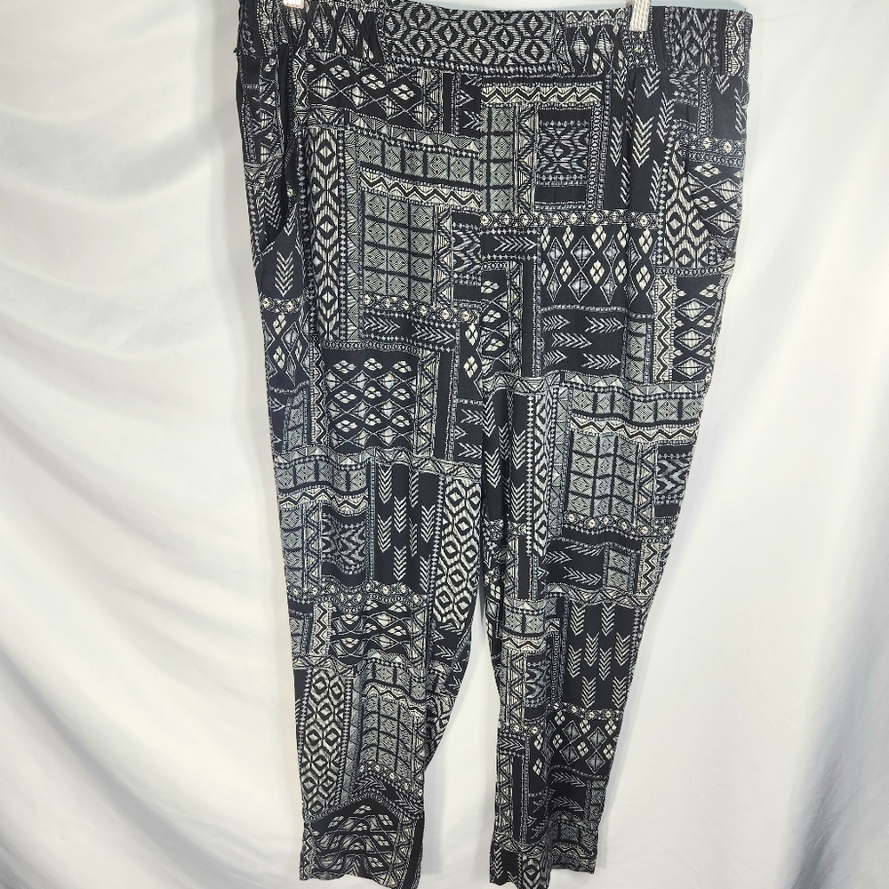 Jessica Simpson Black & White Various Patch Prints Harem Pants Size XLarge